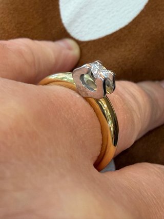 Anillo de oro blanco y amarillo con diamante natur