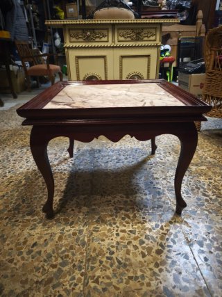 Mesa de centro de mármol y madera