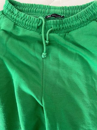 chandal verde entero zara