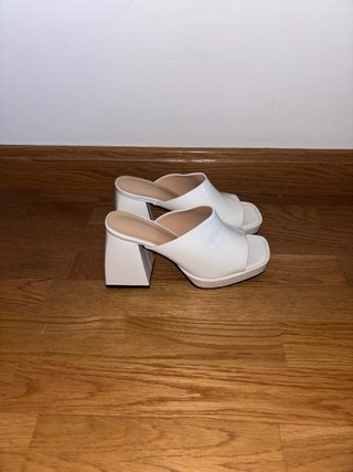 Sandalias blancas tacón ancho plataforma
