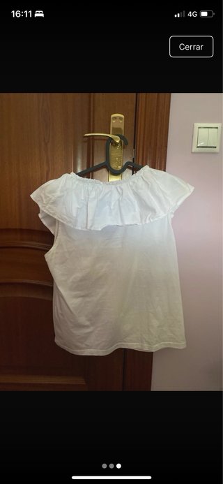Blusa blanca con volantes