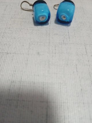 Pendientes colgantes azules y negros
