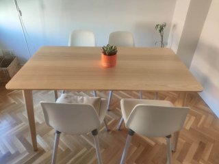 Mesa de comedor y 4 sillas