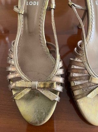 Sandalias Lodi doradas con lazo