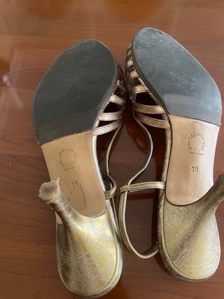 Sandalias Lodi doradas con lazo
