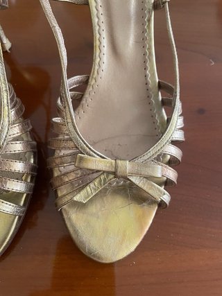 Sandalias Lodi doradas con lazo