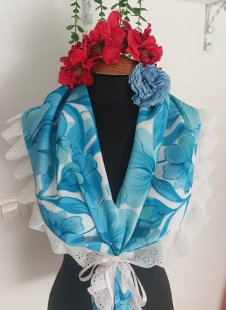 Mantoncillo Flamenca Flores Azul Blanco