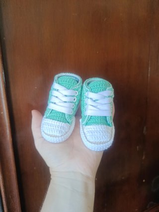 Zapatillas de bebé de crochet hechas a mano
