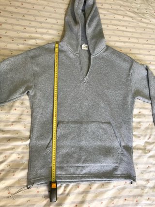 Sudadera gris con cremallera talla M