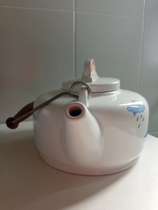 Tetera cerámica vintage arcoíris y nubes