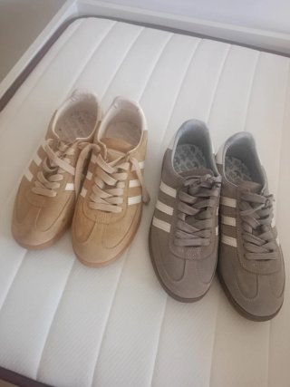 Zapatillas Adidas Beige y Grises