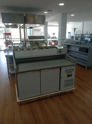 Bajo mostrador pizzeria con vitrina