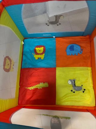 Parque infantil con animales
