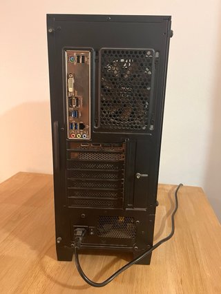 PC Gaming con carcasa MSI.