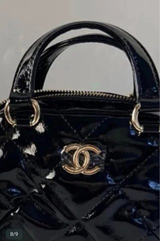 Bolso Chanel Makup Charol Negro Dorado