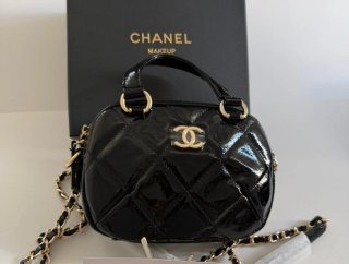 Bolso Chanel Makup Charol Negro Dorado