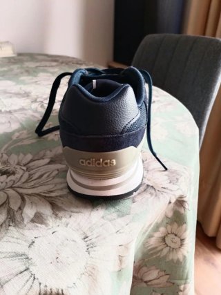 Zapatillas Adidas azules y blancas Chico