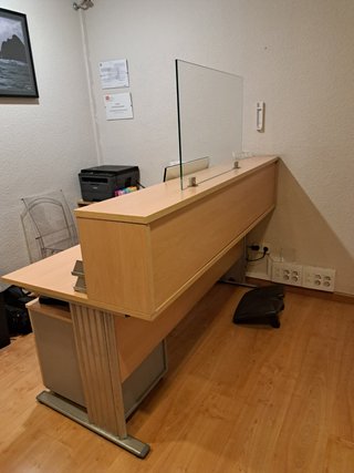 Escritorio de recepción madera y cristal