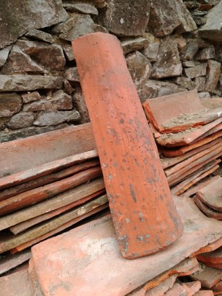850 tejas antiguas de barro