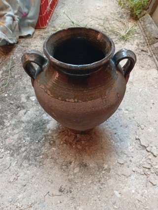 Tinaja de barro antigua