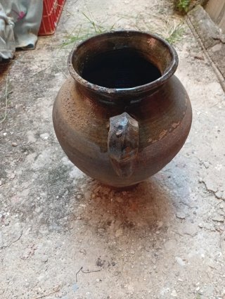 Tinaja de barro antigua