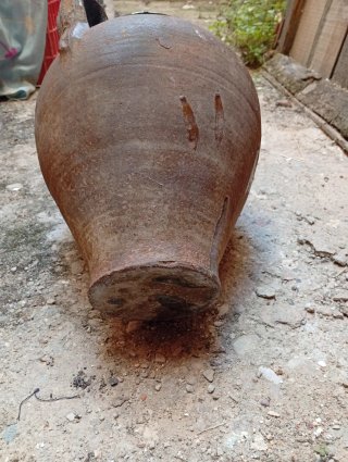 Tinaja de barro antigua