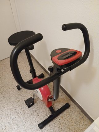 Bicicleta Estática Roja y Negra