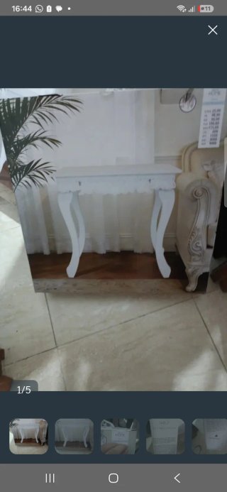 Mesa consola blanca estilo clásico