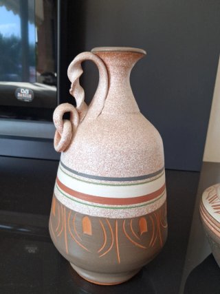 Vaso decorativo e botijo tipico