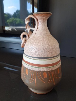 Vaso decorativo e botijo tipico