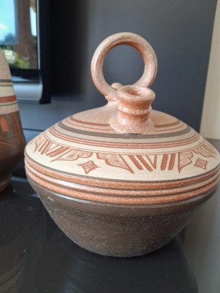 Vaso decorativo e botijo tipico