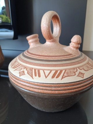 Vaso decorativo e botijo tipico