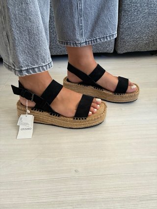 Sandalias cuña rafia, negras