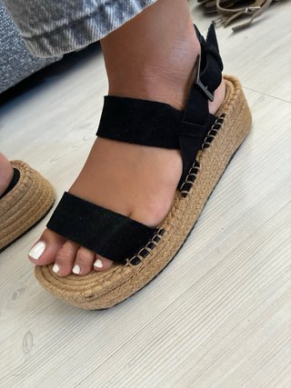 Sandalias cuña rafia, negras