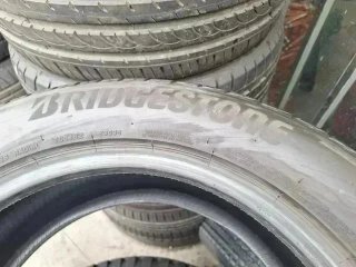 235 55 R18 100V Bridgestone - 1 neumático +75%