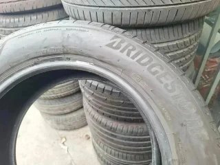 235 55 R18 100V Bridgestone - 1 neumático +75%