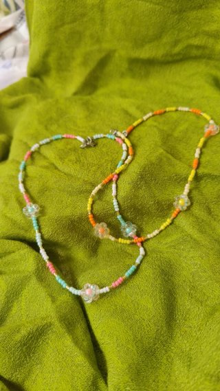 Collares veraniegos alegres nuevos