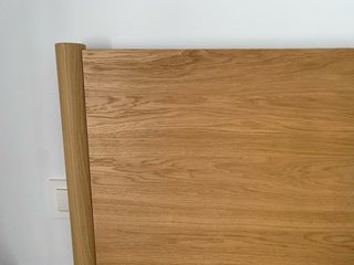 Estructura de cama de madera con cajas