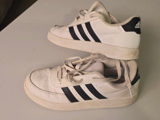 Zapatillas Adidas Blancas y Negras