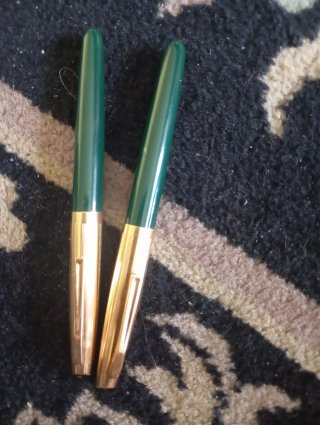 2 Penne da collezione verdi e oro