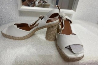 Tacones blancos elegantes a estrenar