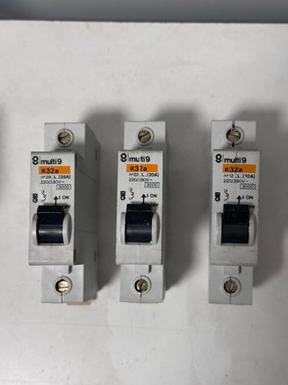 Elementos de protección cuatro eléctrico