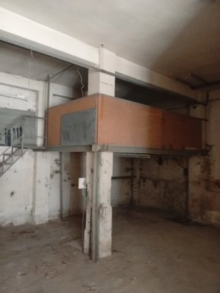 Escalera metálica de 4 peldaños