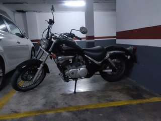 Suzuki Intruder VL 125 Cruiser Negra