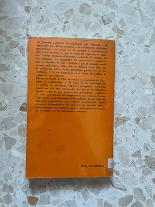 Algebra vectorial en ejemplos y problemas
