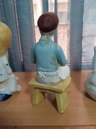 3 Figuras Porcelana:Niño/a.Zapatero Y Joyero: