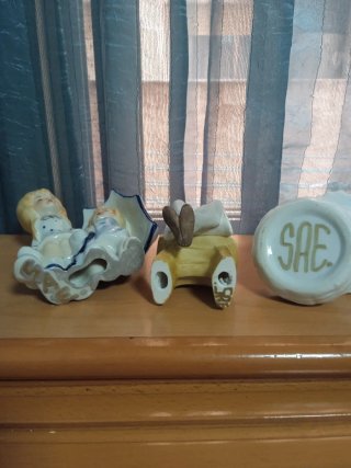 3 Figuras Porcelana:Niño/a.Zapatero Y Joyero: