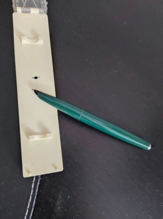 Pluma estilográfica verde y plateada