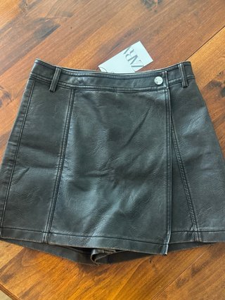 Falda-pantalón efecto piel Zara nueva