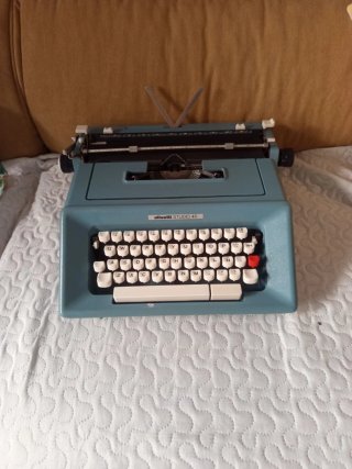 Máquina de escribir Olivetti STUDIO 46